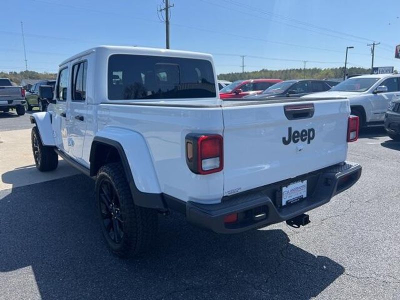 2025 Jeep Gladiator Sport photo 4