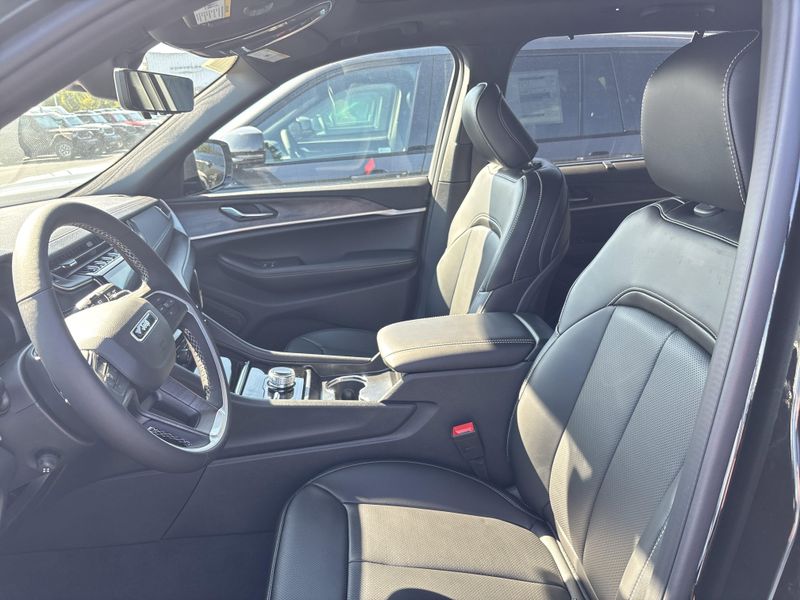 New 2025 Jeep Grand Cherokee Limited 4x4Image 22