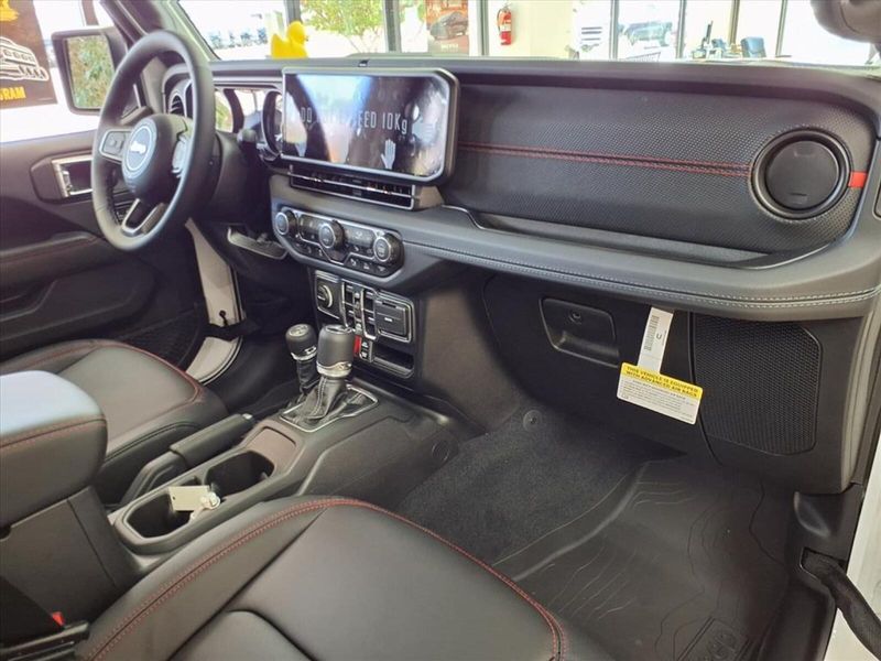 2025 Jeep Wrangler Unlimited Rubicon X photo 4