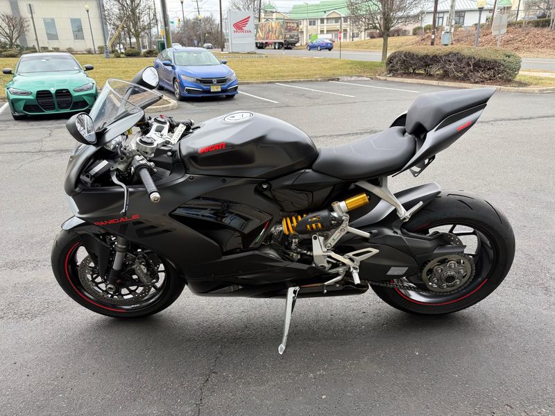 2024 Ducati SuperbikeImage 2