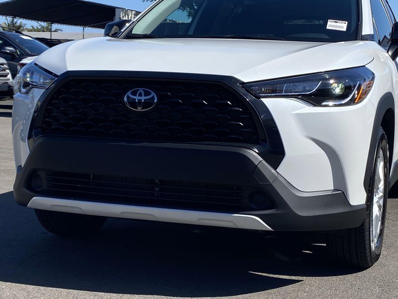 New 2025 Toyota Corolla Cross LEImage 7