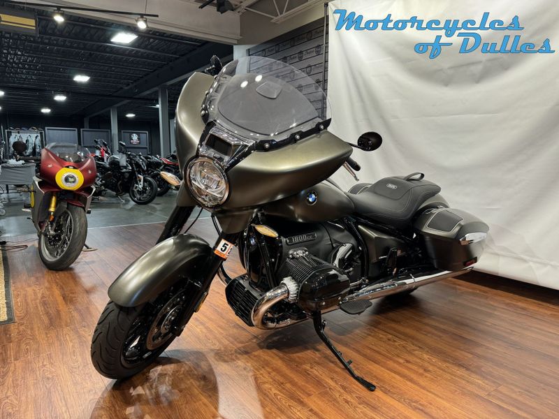 2023 BMW R 18 B in a Manhattan Metallic Matte exterior color. Motorcycles of Dulles 571.934.4450 motorcyclesofdulles.com 