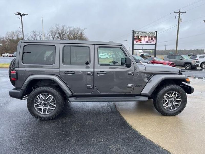 2025 Jeep Wrangler 4-door SaharaImage 8