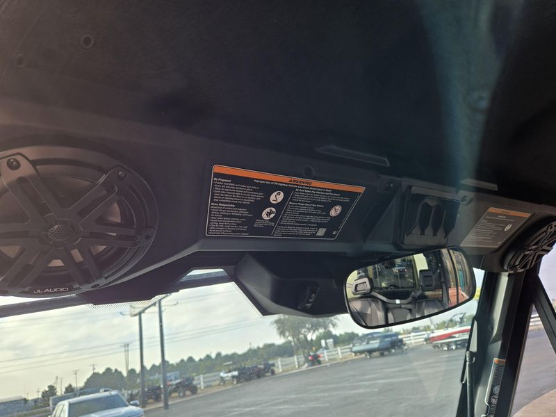 NEW 2026 CAN-AM DEFENDER LIMITED CAB HD11 Image 20