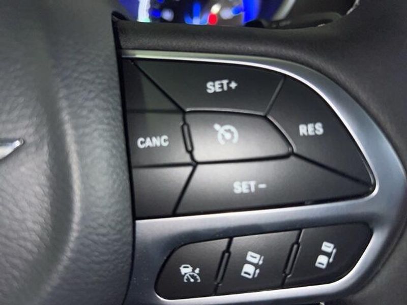 2025 Chrysler Pacifica SelectImage 34
