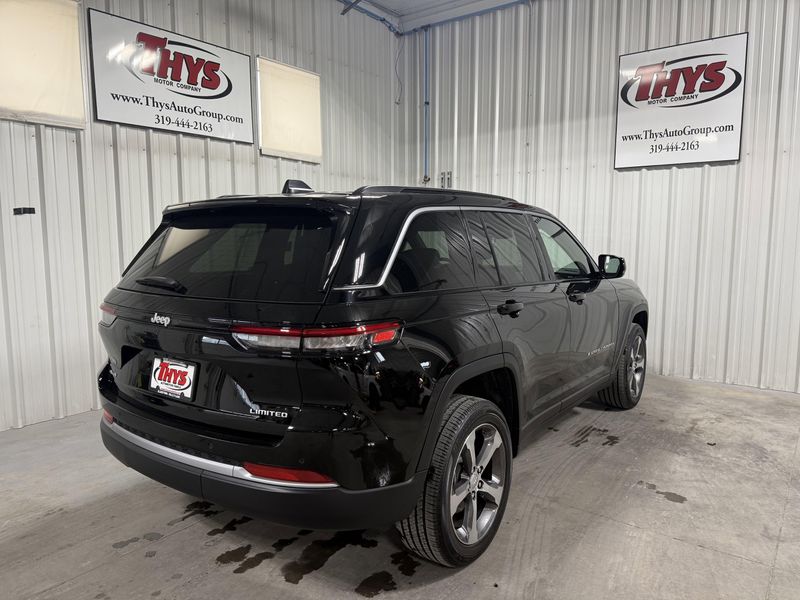 New 2026 Jeep Grand Cherokee Limited 4x4Image 3
