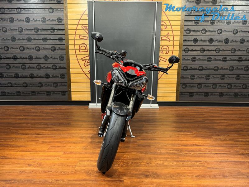 2025 Triumph Street Triple 765 RS Image 3