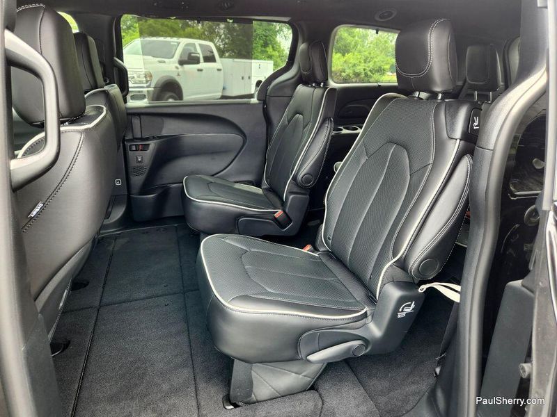 2025 Chrysler Pacifica LimitedImage 52