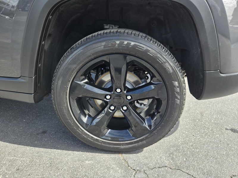 Used 2025 Jeep Grand Cherokee Altitude X 4x2
