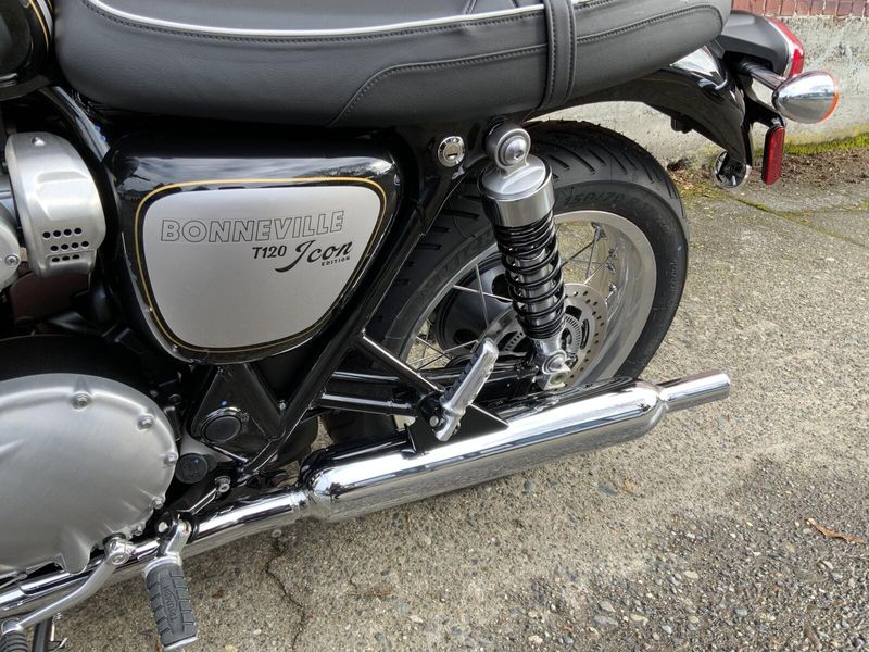 2025 Triumph BONNEVILLE T120 ICON
