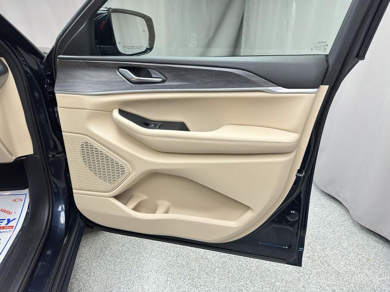 Used 2023 Jeep Grand Cherokee LimitedImage 17