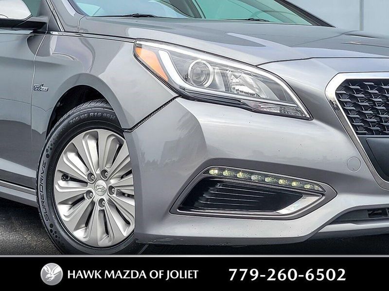 2017 Hyundai Sonata Hybrid SE photo 2