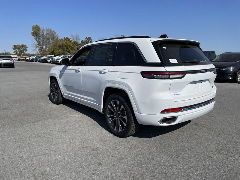 2024 Jeep Cherokee 4xe Overland photo 4
