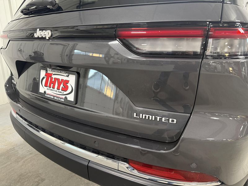 New 2025 Jeep Grand Cherokee Limited 4x4Image 6