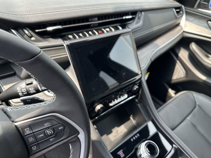 New 2025 Jeep Grand Cherokee Limited 4x4Image 26