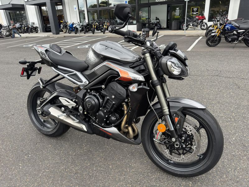 2025 Triumph Street Triple 765 RS - SILVER ICE 