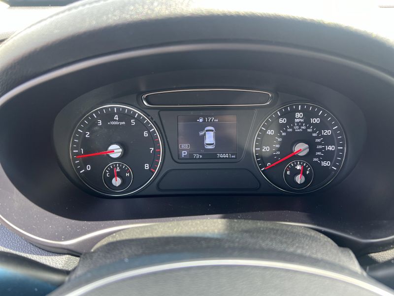 2019 Kia Sorento LXImage 8