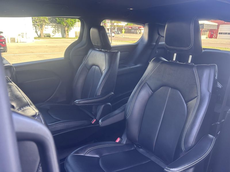 2025 Chrysler Pacifica Hybrid SelectImage 14