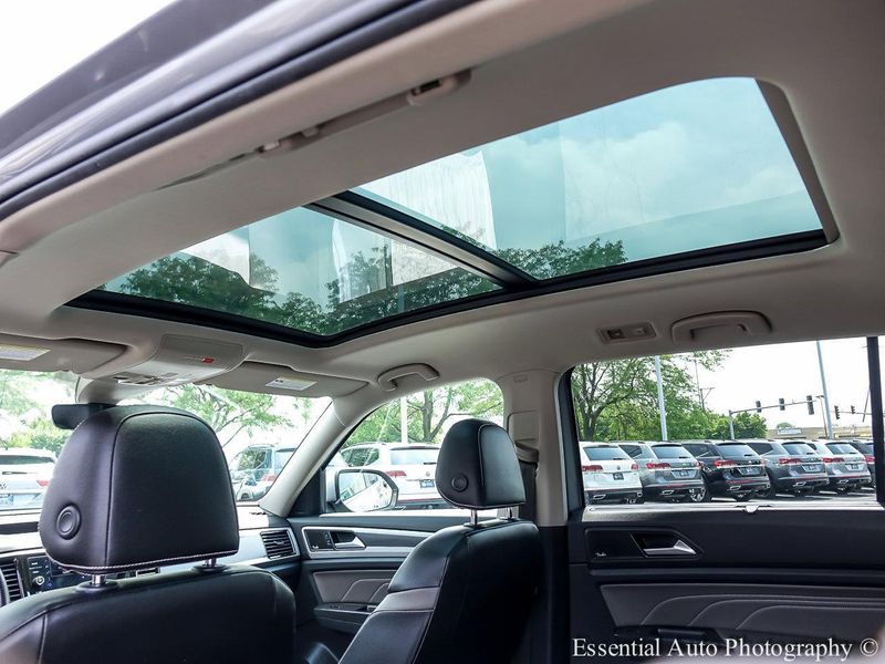 2022 Volkswagen Atlas V6 SEL Premium R-Line photo 11