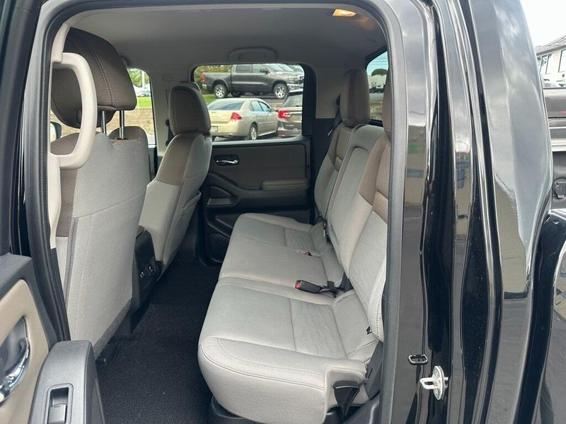 2023 Nissan Frontier SV photo 11