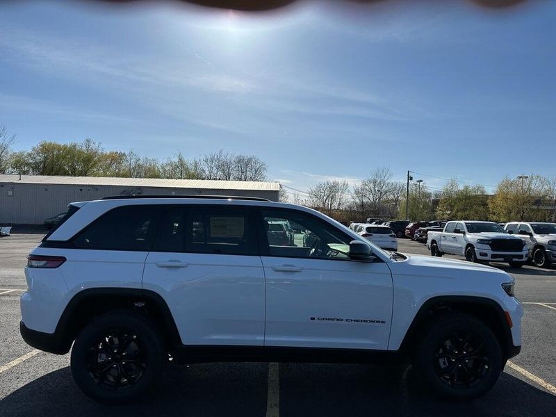 2025 Jeep Grand Cherokee Altitude X 4x4Image 7