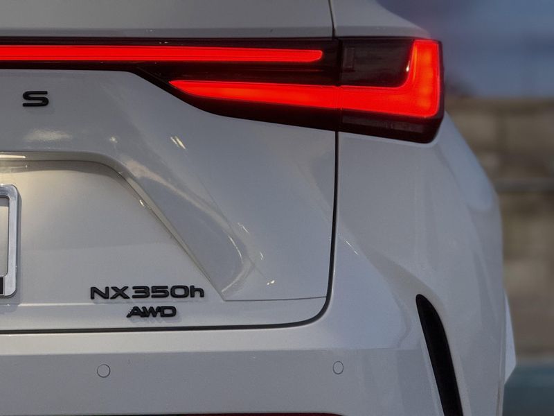 New 2026 Lexus NX 350h F SPORT HandlingImage 12