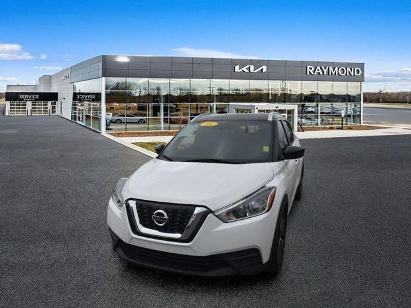 Used 2018 Nissan Kicks SVImage 7