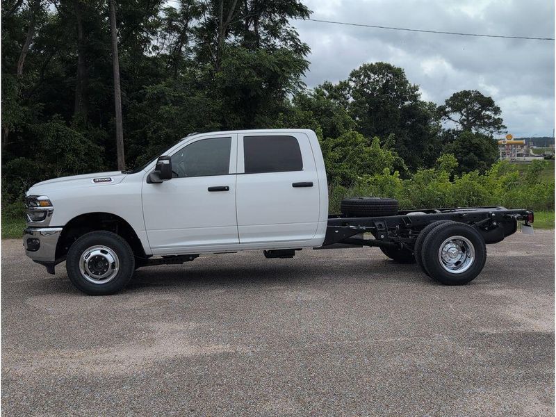 New 2026 RAM 3500 Chassis TradesmanImage 2