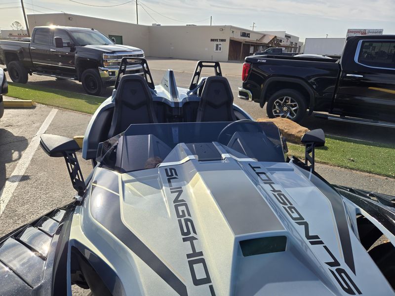 NEW 2026 POLARIS SLINGSHOT SIGNATURE EDITION AUTODRIVE Image 8