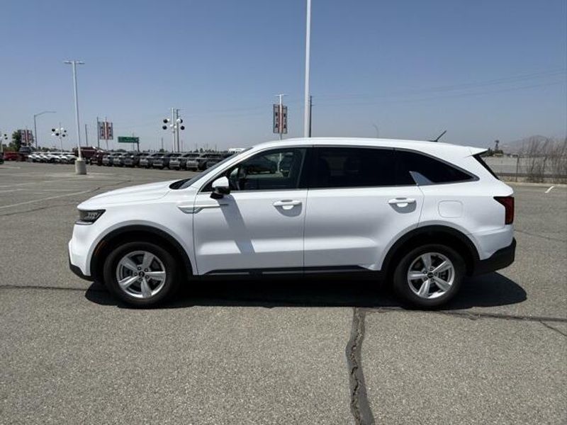 2021 Kia Sorento LXImage 4