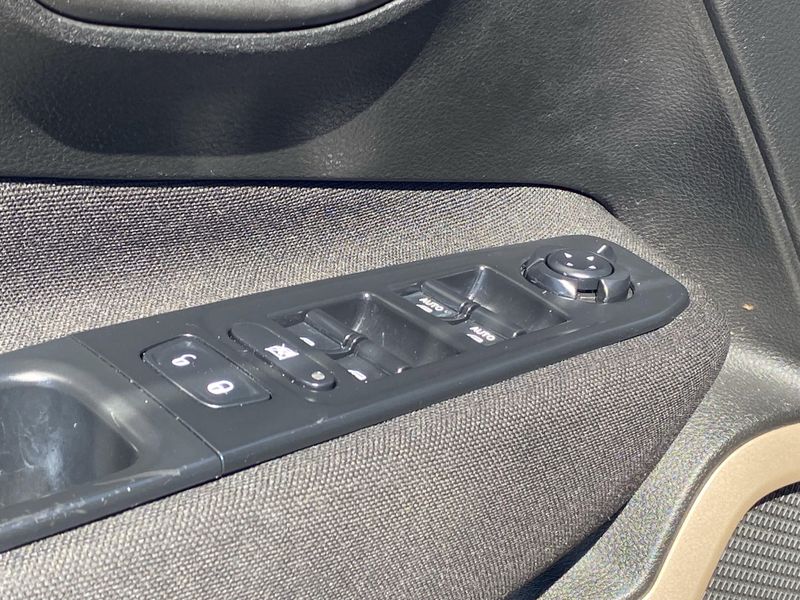 Used 2016 Jeep Renegade LatitudeImage 18
