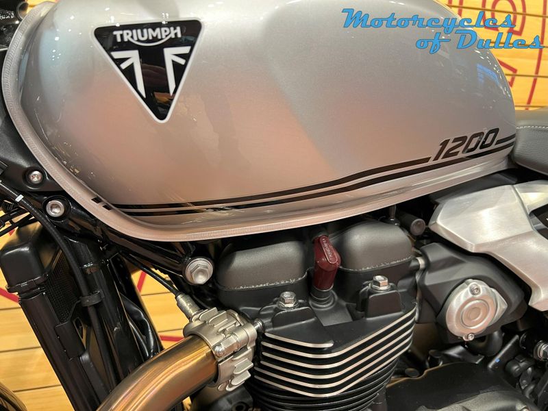 2025 Triumph Speed Twin 1200 Image 16