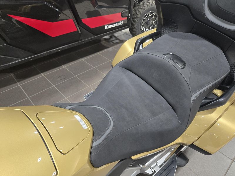 NEW 2025 HONDA GOLD WING TOUR DCT 50TH ANNIVERSARY Image 18