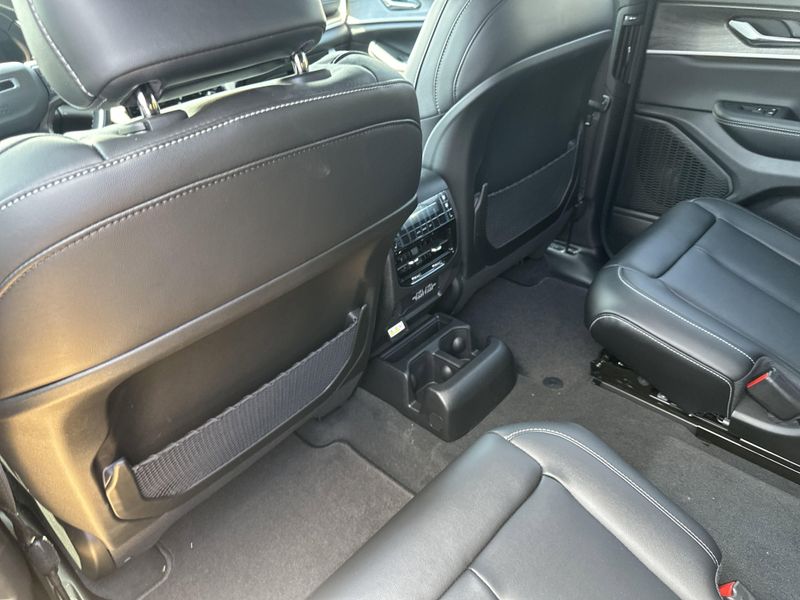 New 2025 Jeep Grand Cherokee L Limited 4x4Image 16