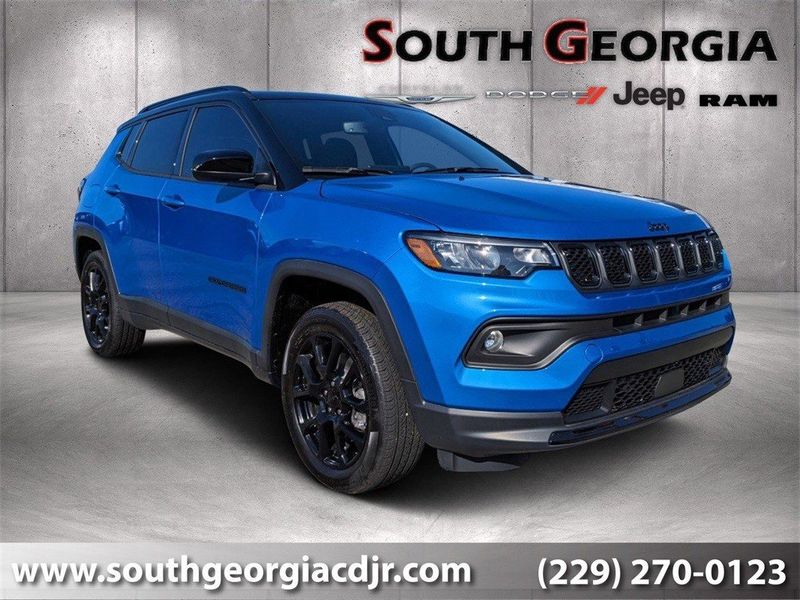 2023 Jeep Compass Altitude 4x4 in a Laser Blue Pearl Coat exterior color and Blackinterior. South Georgia CDJR 229-443-1466 southgeorgiacdjr.com 
