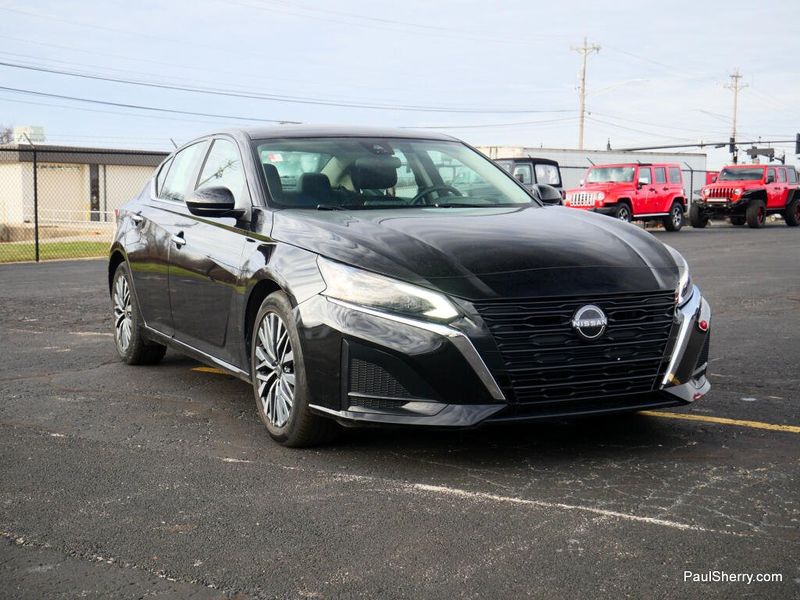 Used 2023 Nissan Altima 2.5 SV