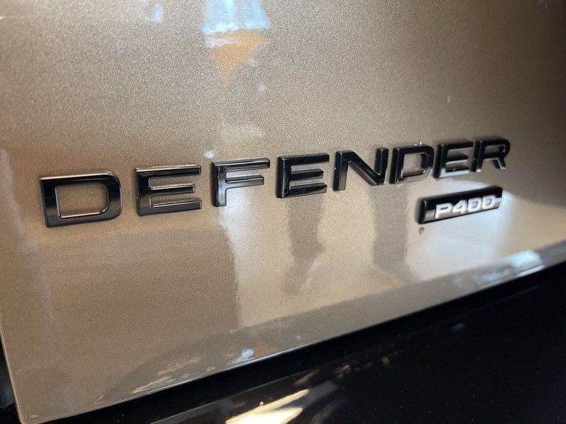2023 Land Rover Defender 110 X-Dynamic SEImage 29