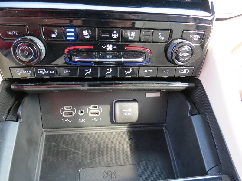 Used 2024 Jeep Grand Cherokee Limited 4x4 4dr SUVImage 13