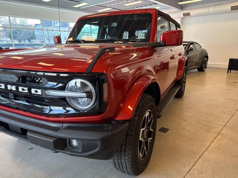 2023 Ford Bronco Outer BanksImage 4