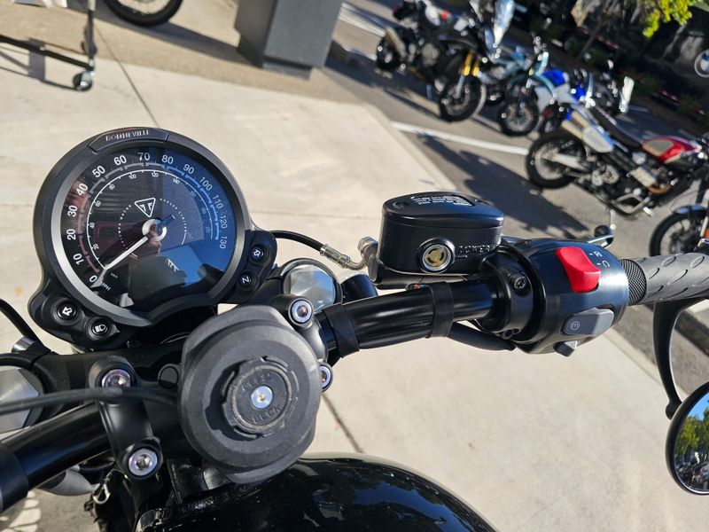 2024 Triumph Bonneville Bobber Stealth Edition