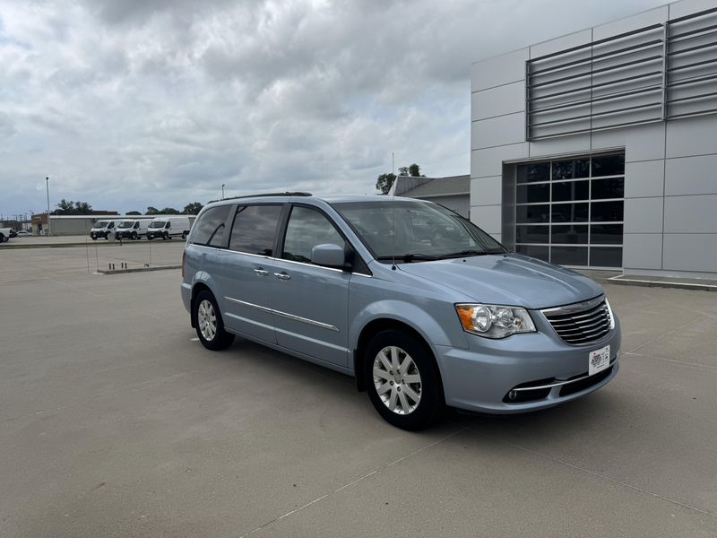 Used 2016 Chrysler Town & Country TouringImage 2