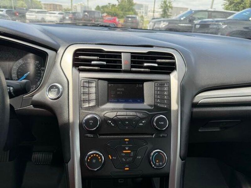 Used 2018 Ford Fusion SE