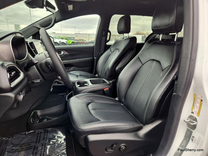 New 2026 Chrysler Voyager Lx