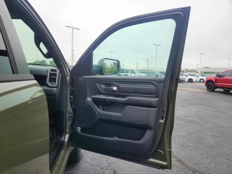 New 2027 RAM 1500 Warlock Crew Cab 4x4 5'7' Box