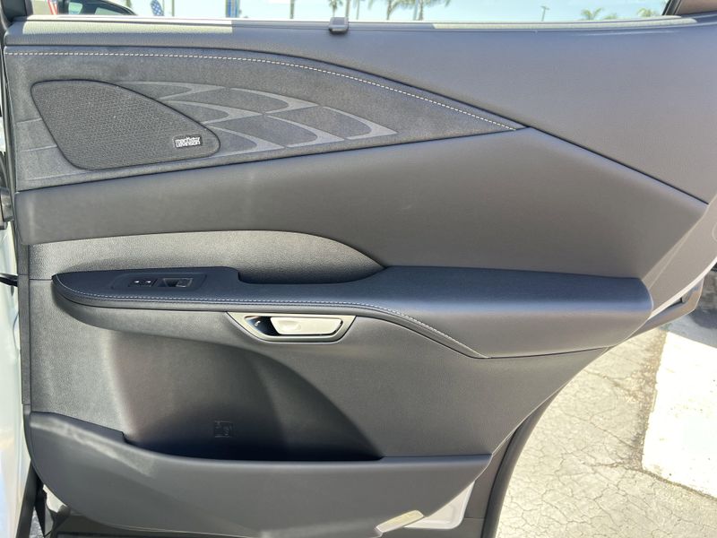 2025 Lexus RX 450h+ LuxuryImage 25