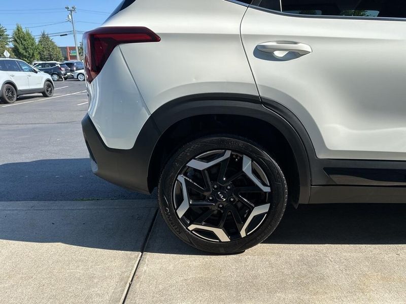 Used 2024 Kia Seltos SXImage 13
