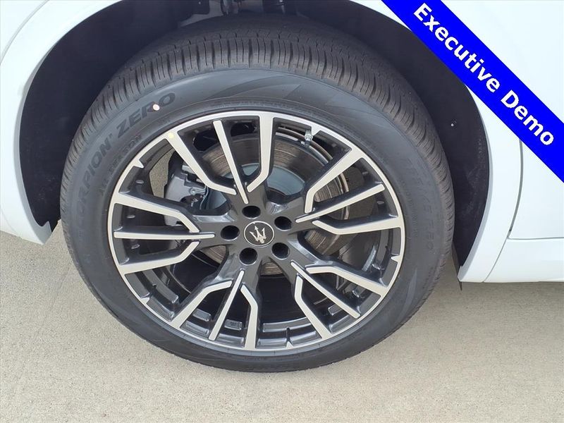 New 2025 Maserati Grecale Image 6