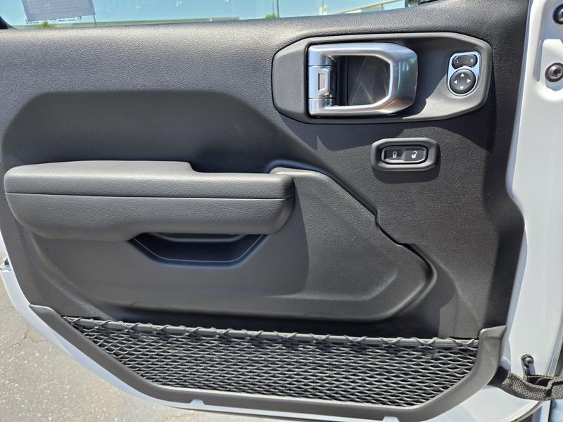 New 2026 Jeep Wrangler 4-door Rubicon