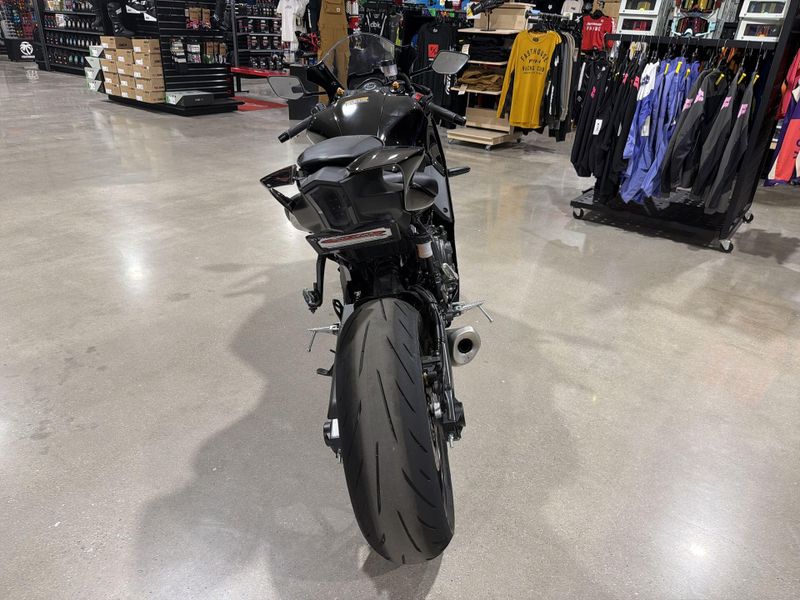 Used 2025 Yamaha YZF-R7 CA Image 16