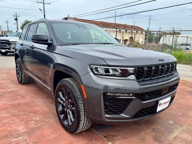 New 2026 Jeep Grand Cherokee Limited Reserve 4x4Image 3